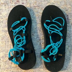 Teva sandals sz 8